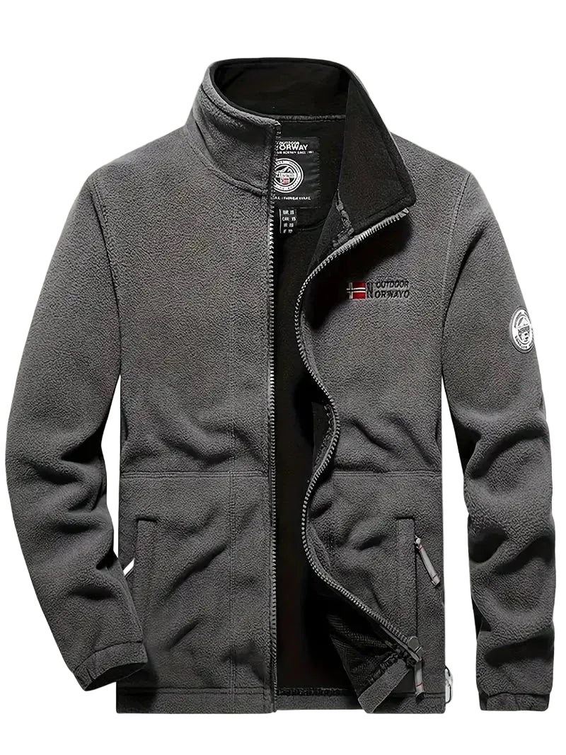 Varm og isolerende fleece jakke til udendørsaktiviteter.